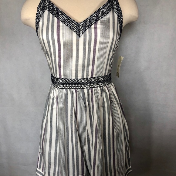 🎁🎄🆕SALE🎉Striped Romper w/pockets - Picture 3 of 8